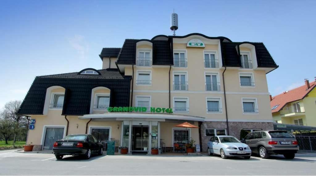 Škofljica Grandvid Hotel מראה חיצוני תמונה
